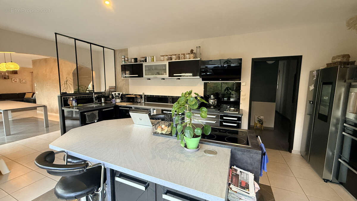 Maison à NEAUPHLE-LE-VIEUX