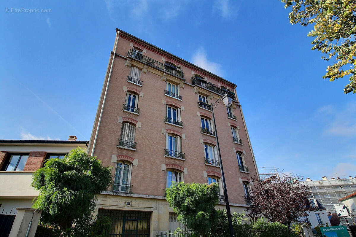 Appartement à COURBEVOIE