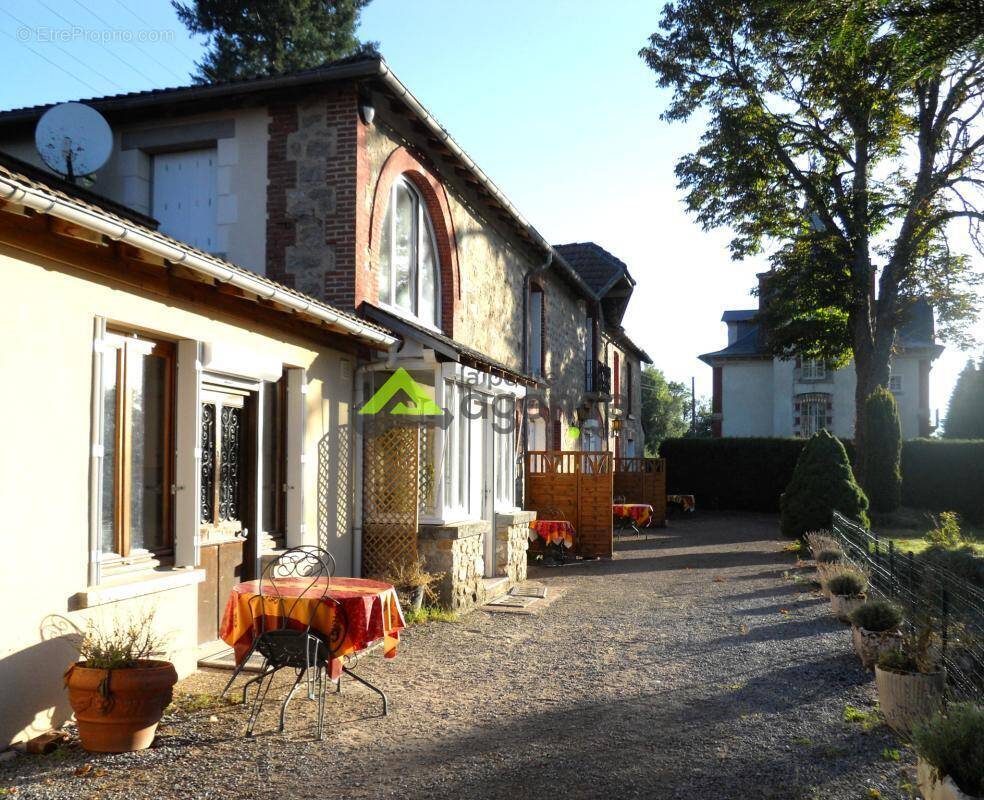 Maison à SAINT-YRIEIX-LA-MONTAGNE