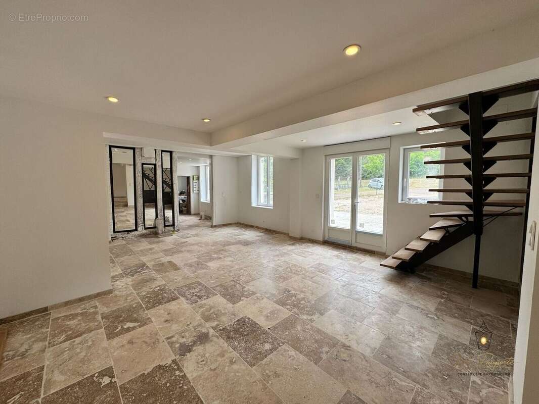 Maison 131 m² à Chateau-Renard  - photo 41