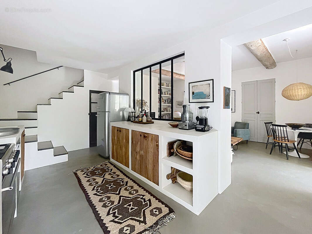 Maison en pierre rénovée, 3 chambres, double garage, jardin et piscine - photo 5
