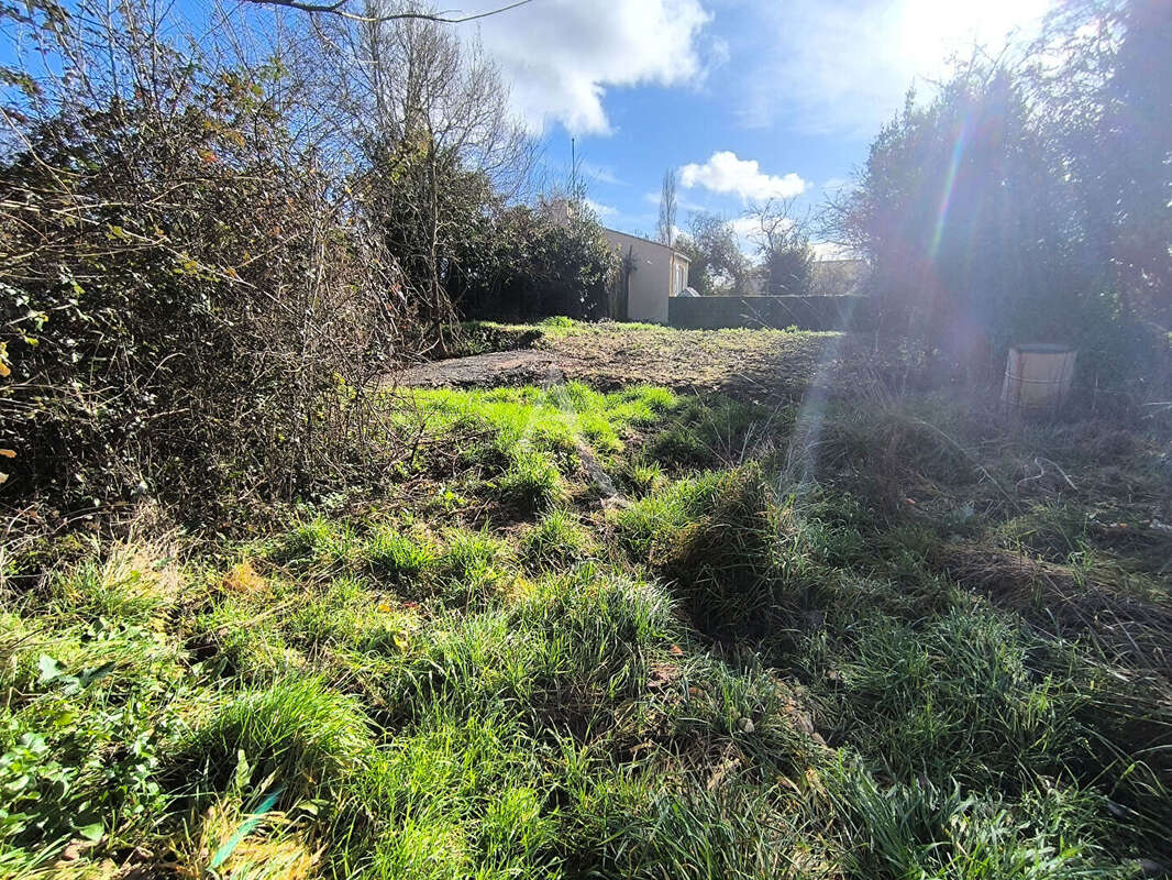 Terrain à AVRILLE