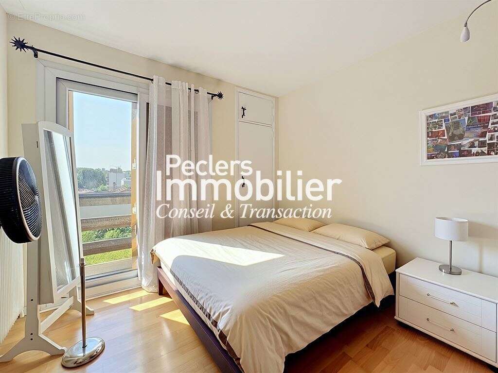 Appartement 1 chambre, balcons, cave et box - dernier étage - enrtre centre ville et RER A - photo 5