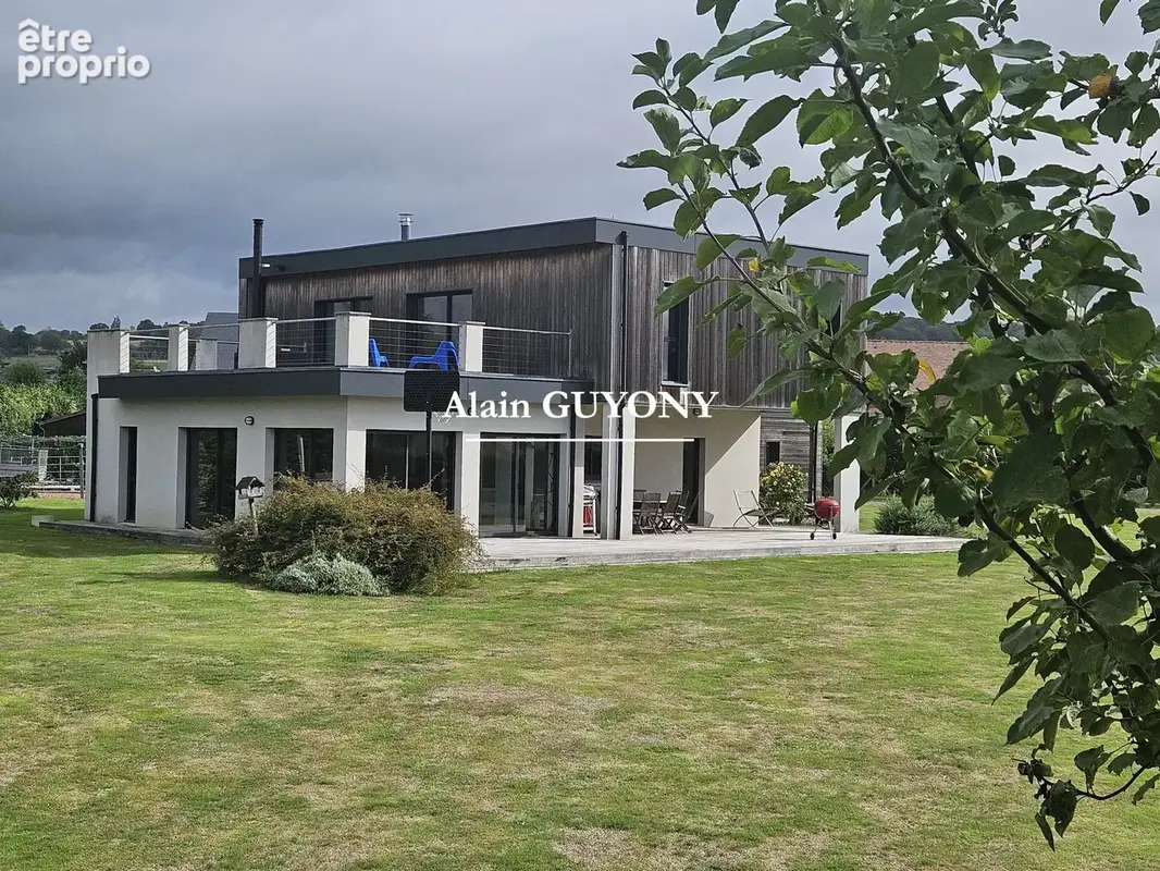 Photo Maison à Pont-L'eveque au prix de 672 000€