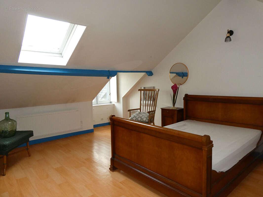 Maison à AMBRIERES-LES-VALLEES