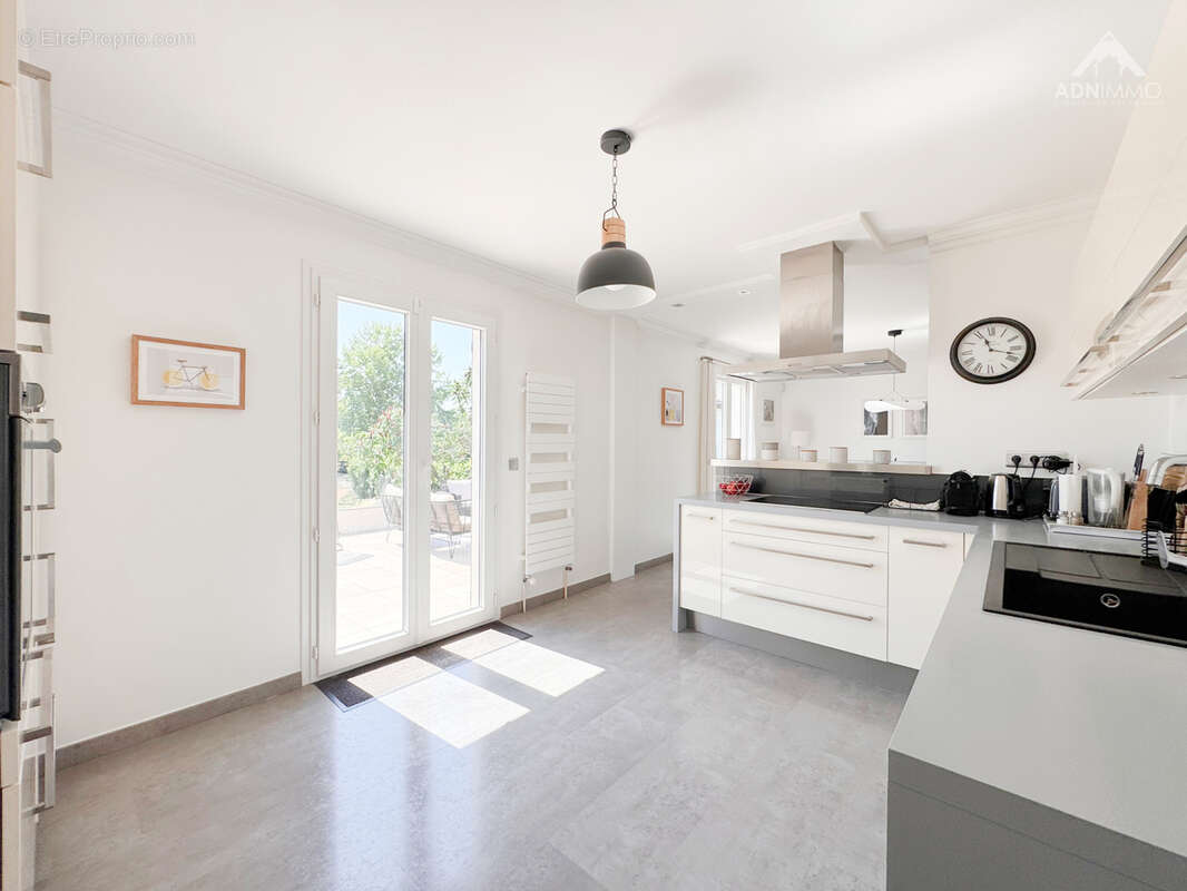 Maison 7 Pièces 218 m2 - photo 8