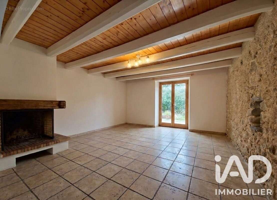 Maison 161 m² à Feigeres  - photo 2