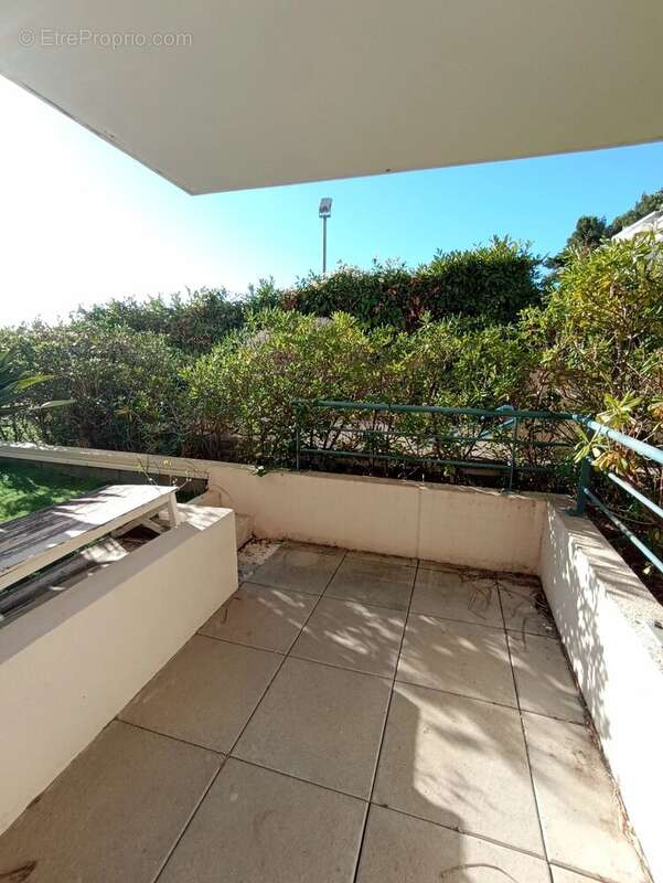 Appartement à SAINT-LAURENT-DU-VAR