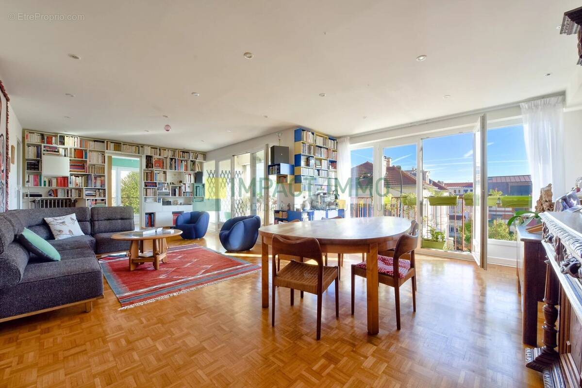 Appartement à COURBEVOIE