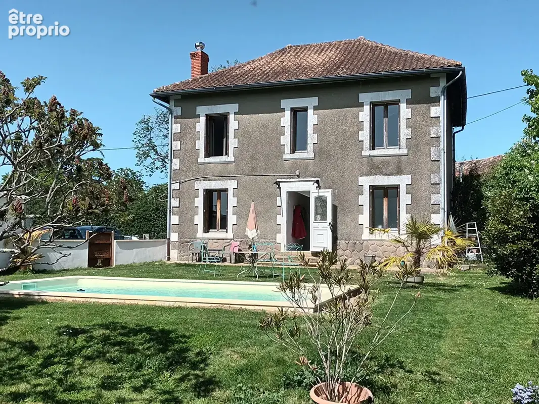 Maison à PLEUVILLE