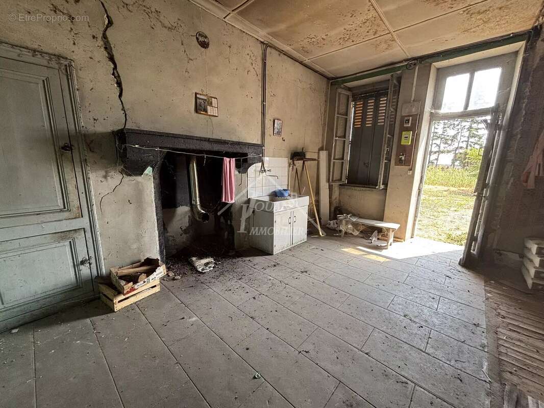 Corps de ferme à rénover avec 14710 m² de terrain - photo 5