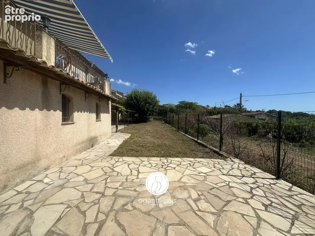 La gaude // village : rez-de-villa / 181 m², / plein sud / jardin 300 m², / à rénover / 2 parkings / pas de charges - photo 2