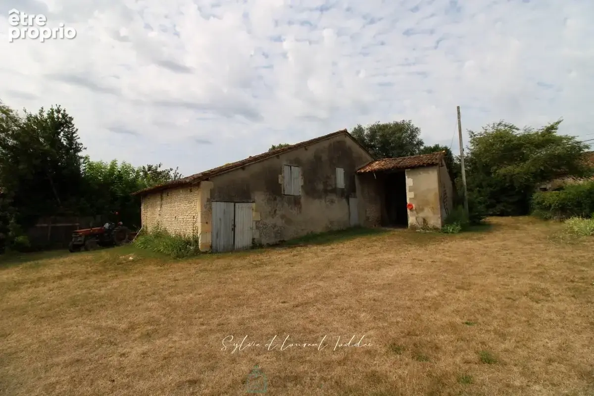 Authentique longere charentaise avec dependances, grand terrain et terrain constructible en option - photo 15