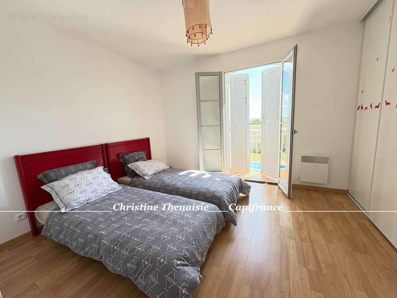 VILLA D'EXCEPTION Pièces spacieuses, 4 chambres, 3 salles de bains, 3 wc, Piscine privée  COEX (85) - photo 12