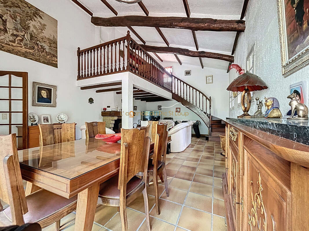 Maison à SAINT-CLEMENT-DE-RIVIERE