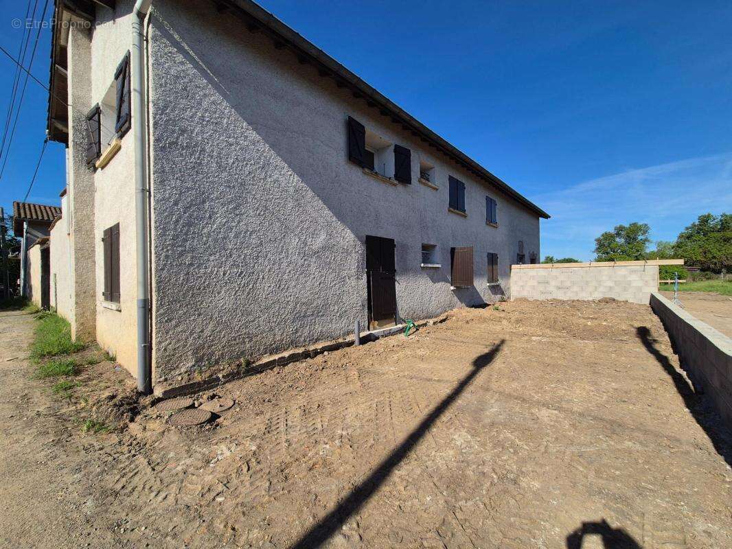 Appartement à VEAUCHE