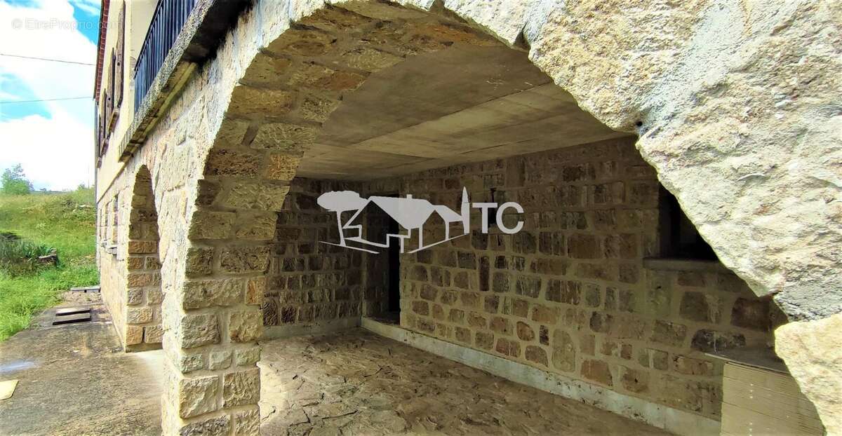 Maison à SAINT-PAUL-LE-JEUNE