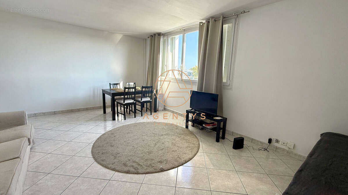 Appartement à LE PLESSIS-TREVISE