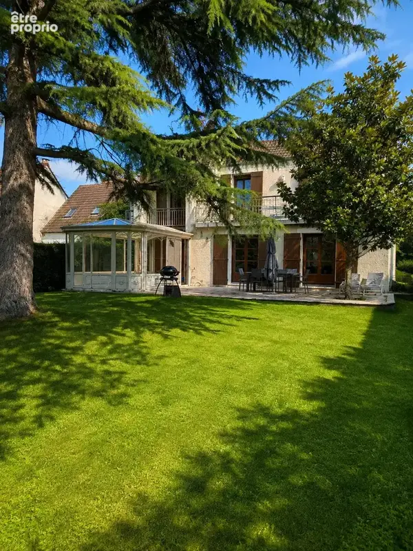 Belle maison familiale de 242 m2 sur terrain de 916 m2   Espaces généreux et prestations de qualité - photo 2