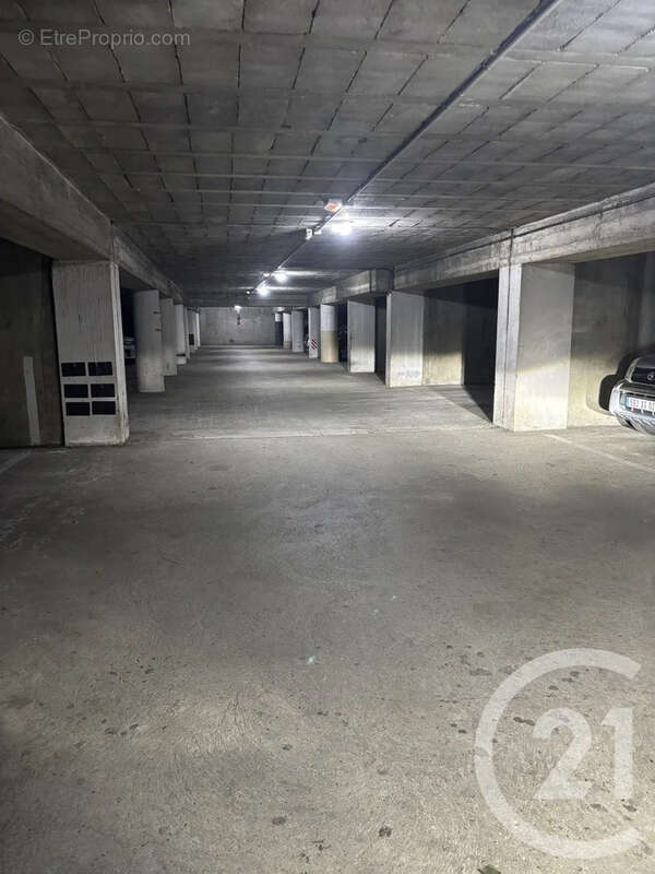 Parking à SAINT-QUENTIN