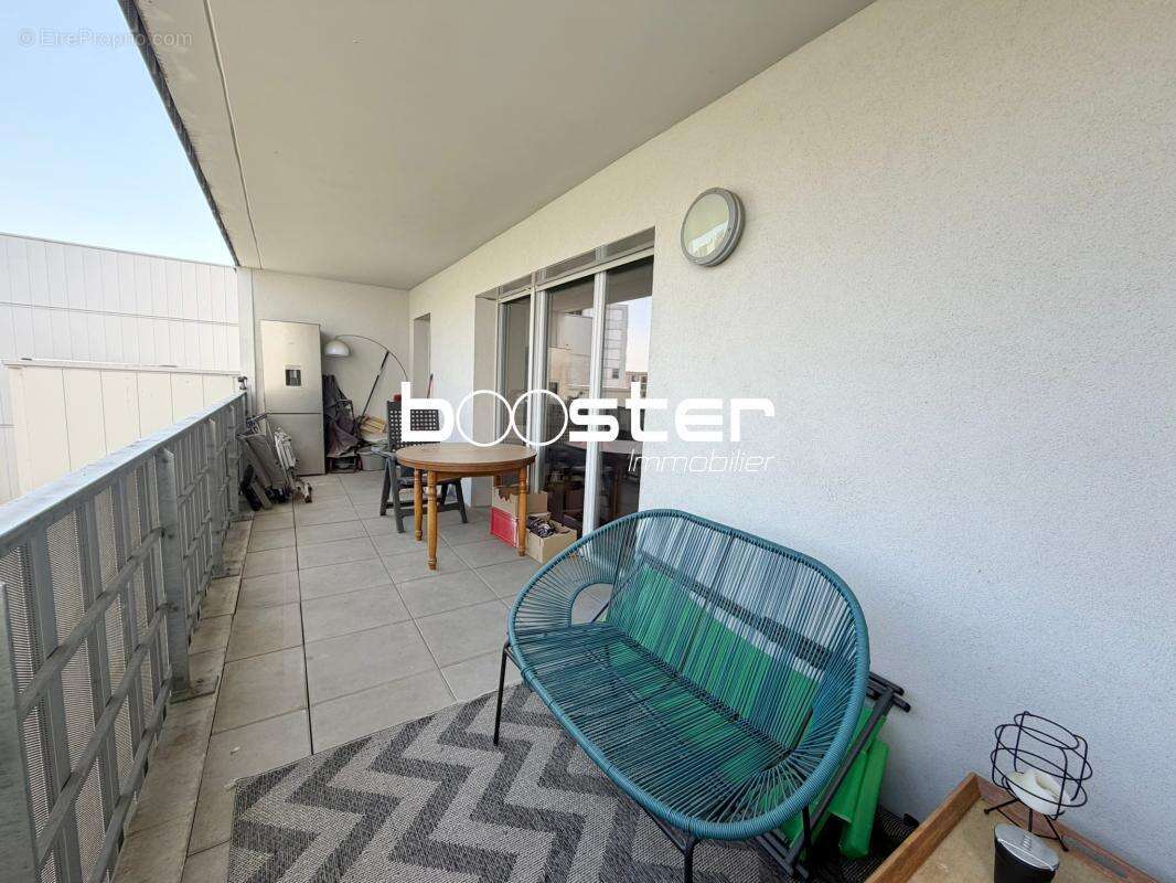 CARTOUCHERIE - Bel appartement 4 Pièces - Grande terrasse - 2 places de parking - Cellier - photo 2