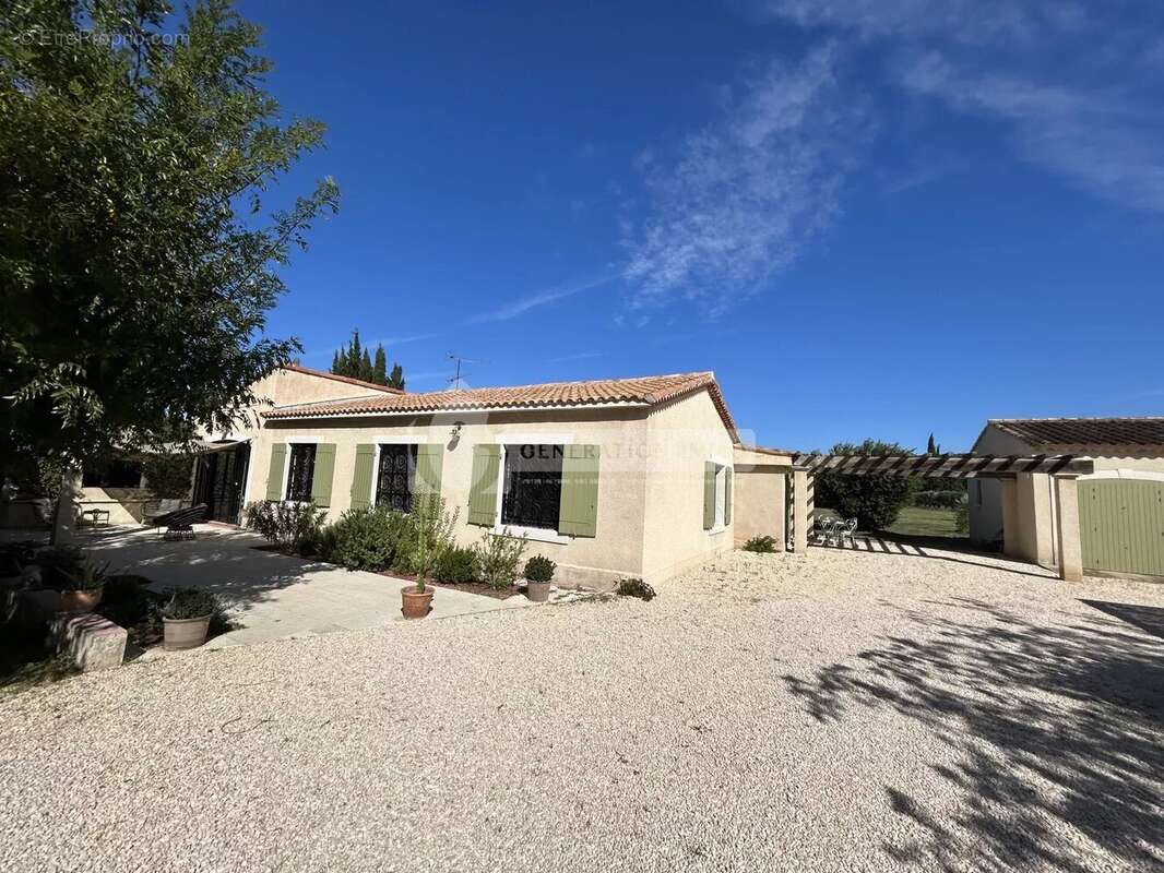 Maison à FONTVIEILLE