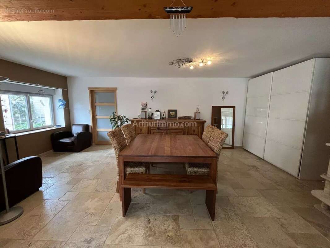 Maison à CHAMPAGNE-EN-VALROMEY