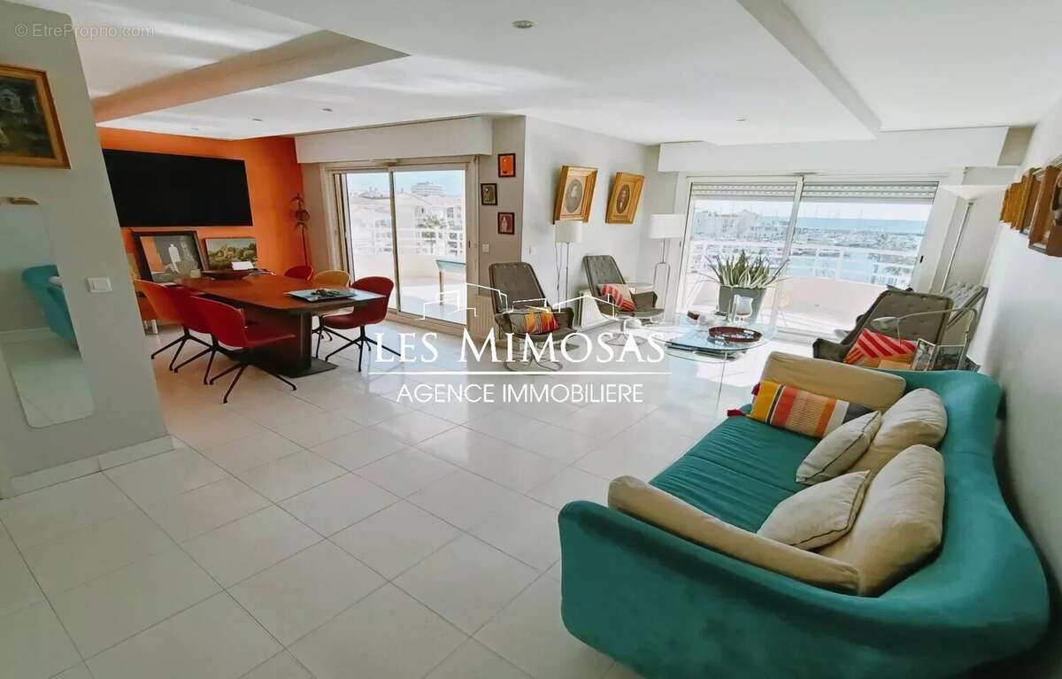 PORT-FREJUS, Appartement 4 pièces de 108m² avec très grand garage et cave - photo 2