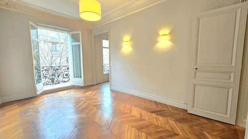 Appartement à PARIS-7E