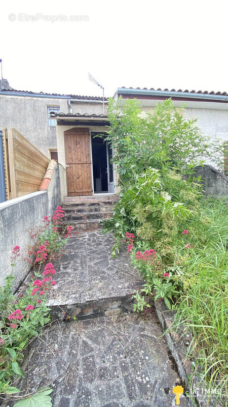 Maison à SAINT-THOMAS-DE-CONAC