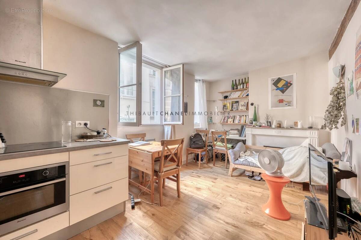 Appartement à PARIS-3E