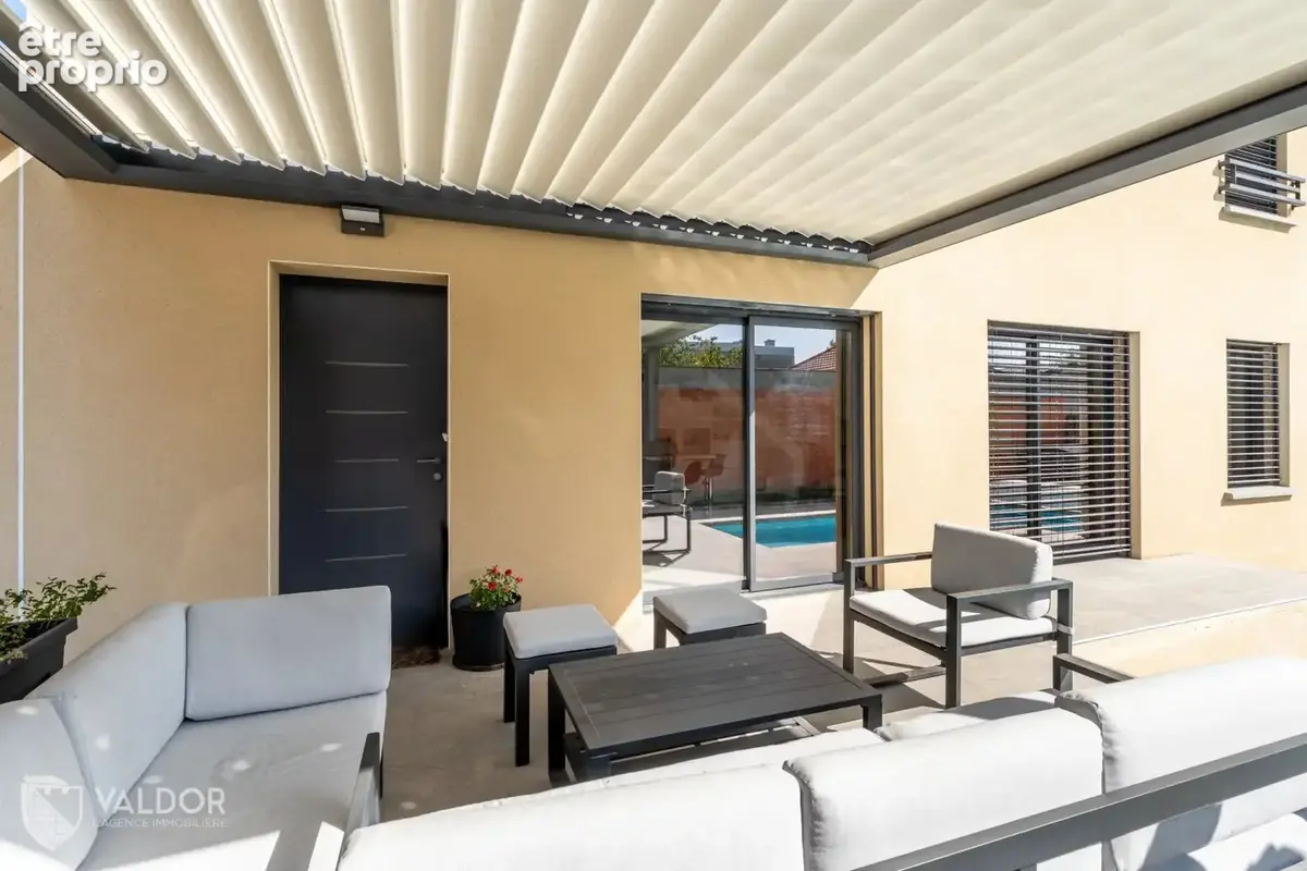 ANSE – Maison familiale avec piscine – hypercentre – prestations de qualité - photo 2