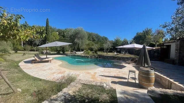 Maison à CHATEAUNEUF-GRASSE