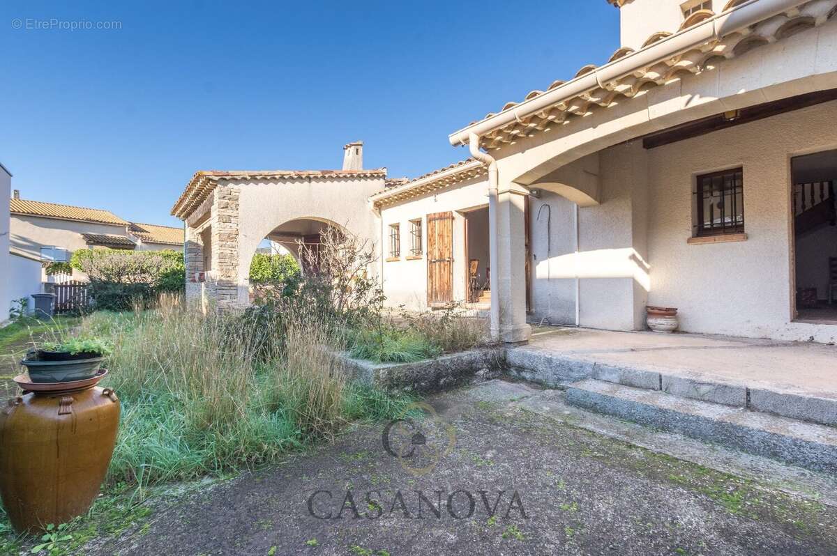 Maison à MAUGUIO