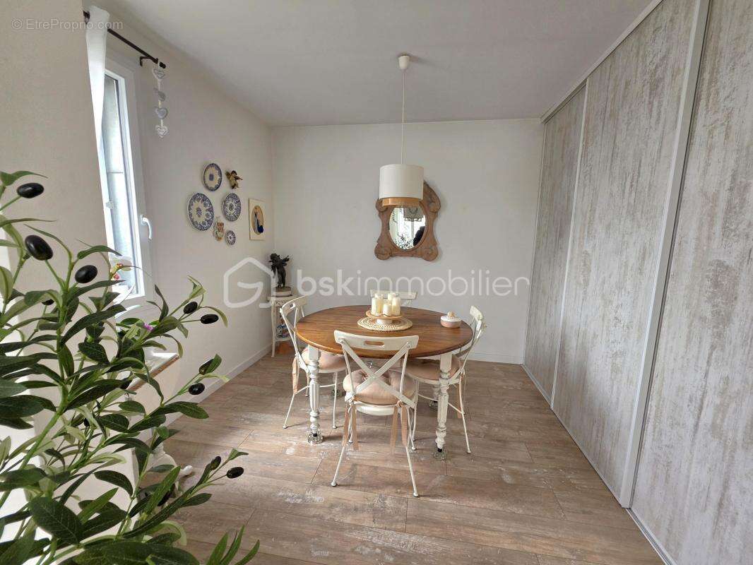 Appartement à OZOIR-LA-FERRIERE
