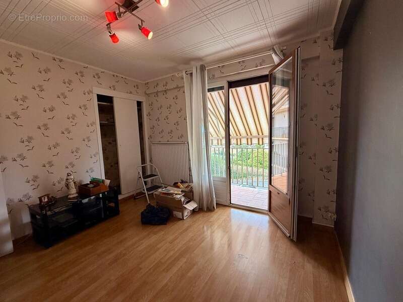Rare à la vente : Appartement à vendre 4 pièces avec vue d'exception sur la cité de Carcassonne. Prix de vente : 124200€ - photo 9