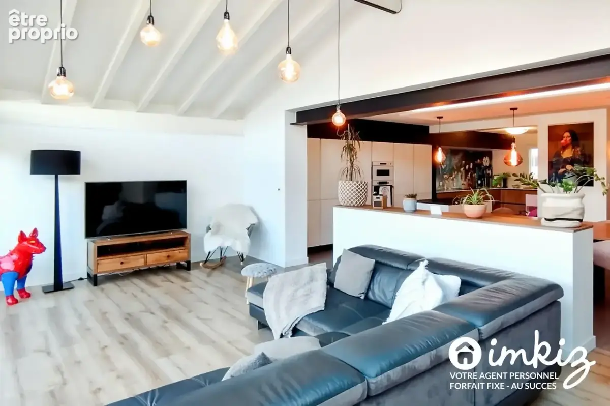 Maison familiale avec piscine et beaux volumes - photo 3