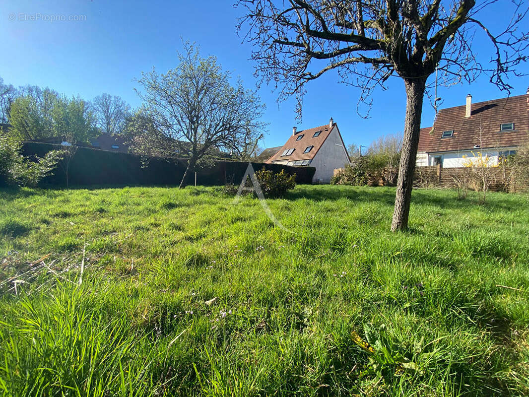 Terrain à GOMETZ-LE-CHATEL