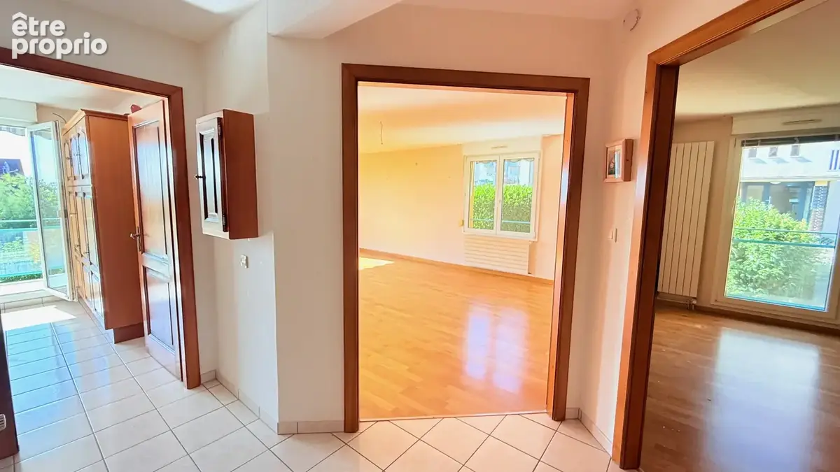 Appartement T3 de 91,62 m2 - Vue exceptionnelle - 2 chambres - Cave - Parking sous-sol - centre ville à pied - photo 10