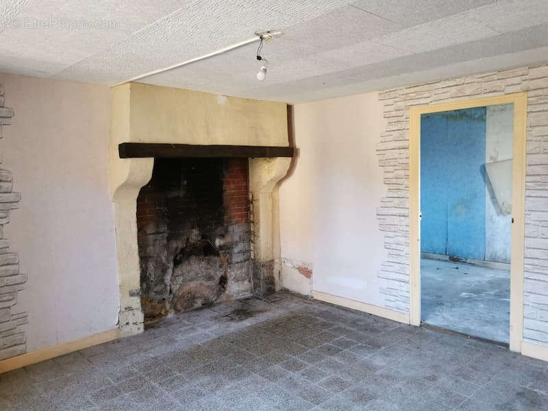 Maison à SAINT-SYMPHORIEN-DE-MARMAGNE