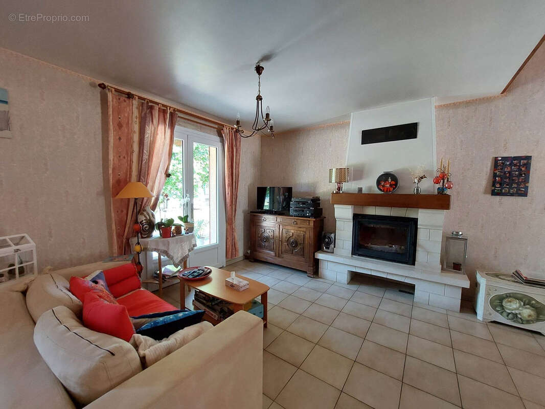 Maison à CONFOLENS