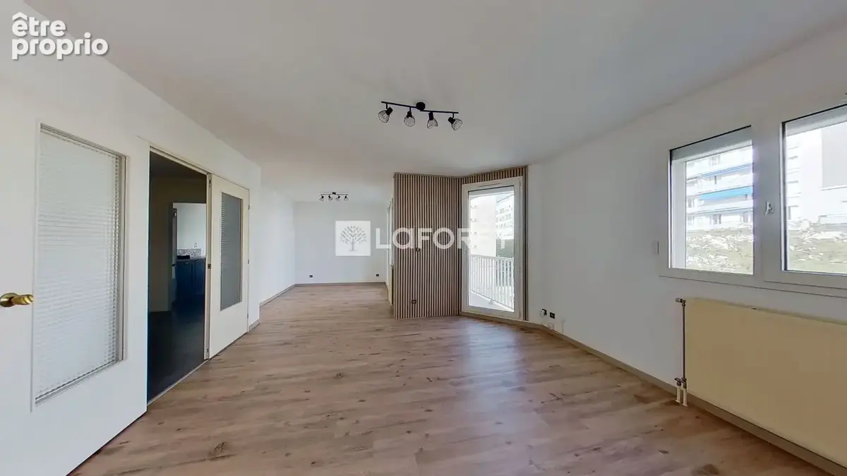 Proche Monplaisir - Appartement  T3 - Balcon - Garage double - photo 2