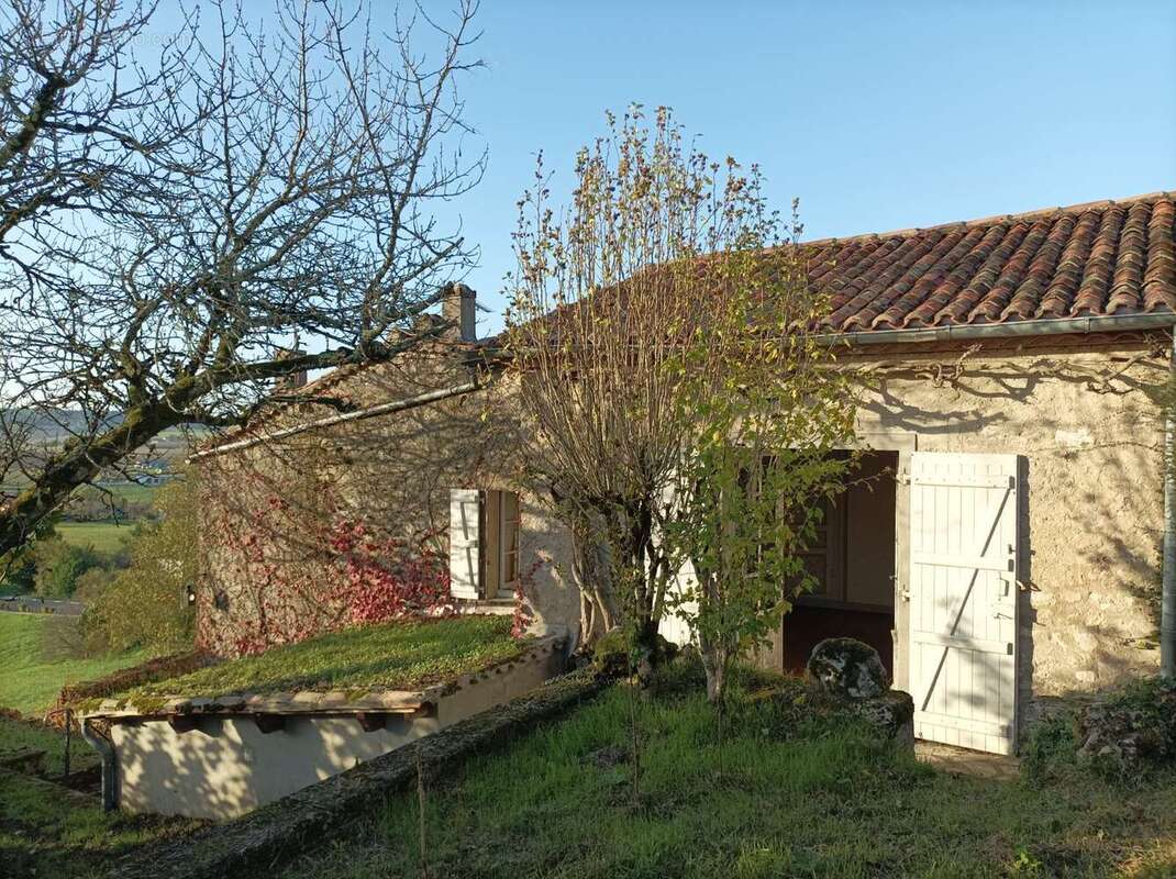Maison à VILLEBOIS-LAVALETTE