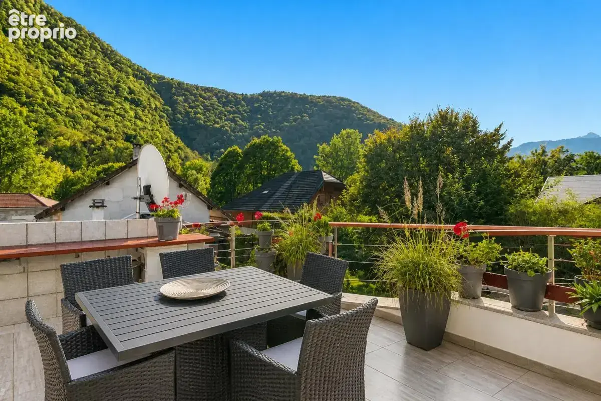 Doussard — maison de caractère avec terrasse, deux studios et un t2 - photo 4