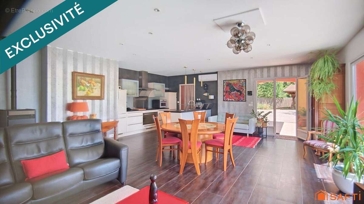 Maison 114 m² à La Chapelle-Saint-Sauveur  - photo 9
