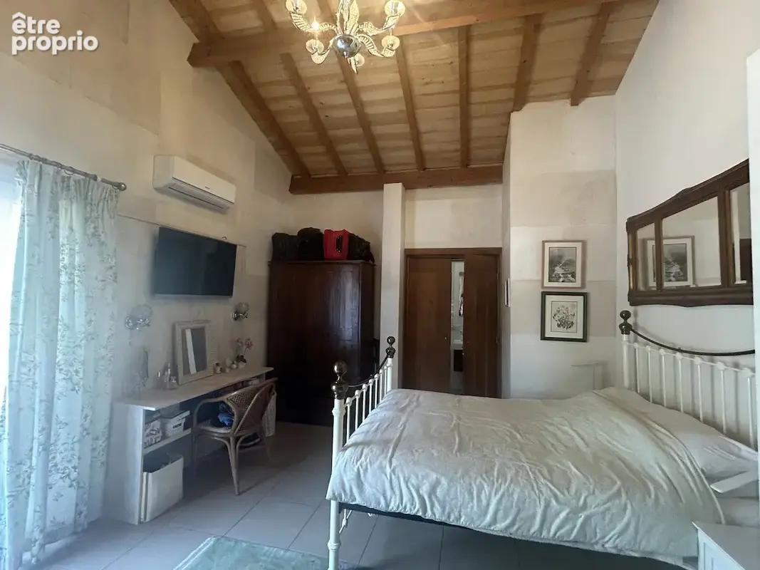 Maison d'architect avec étang, piscine, dépendances au calme. - photo 11