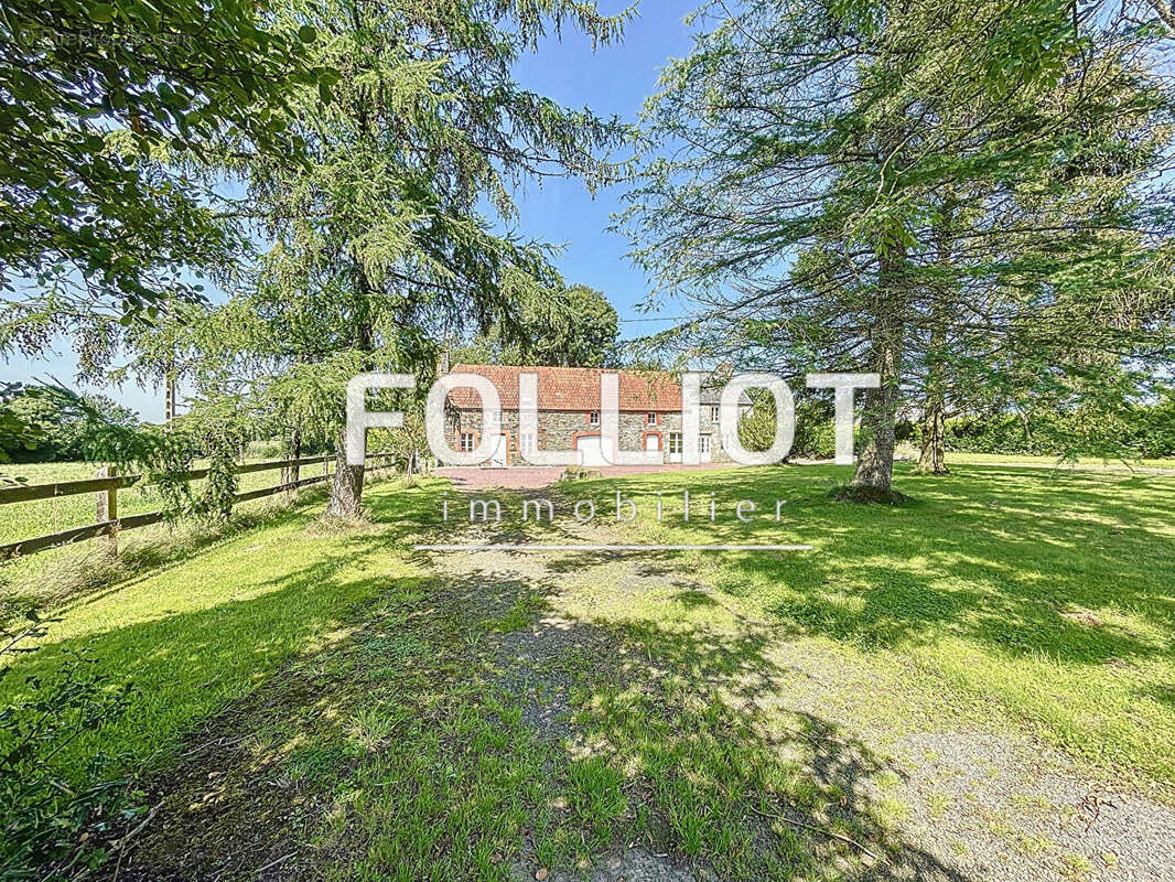 Maison à LE MESNIL-VILLEMAN