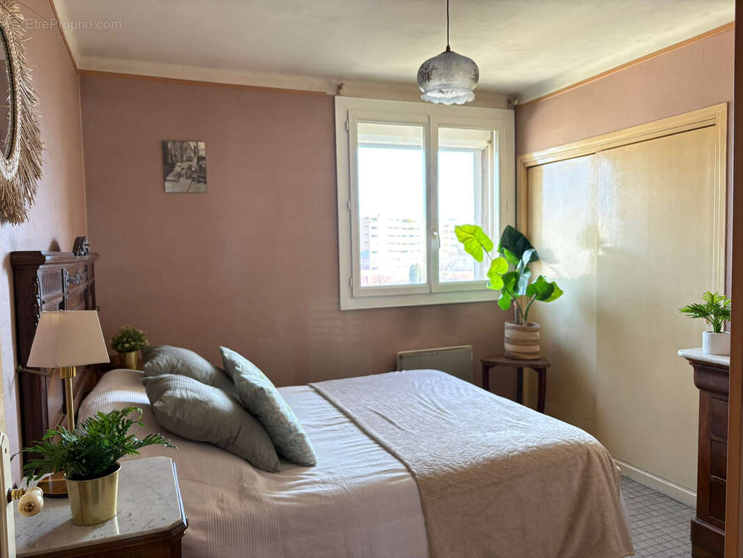 Appartement à MARSEILLE-5E