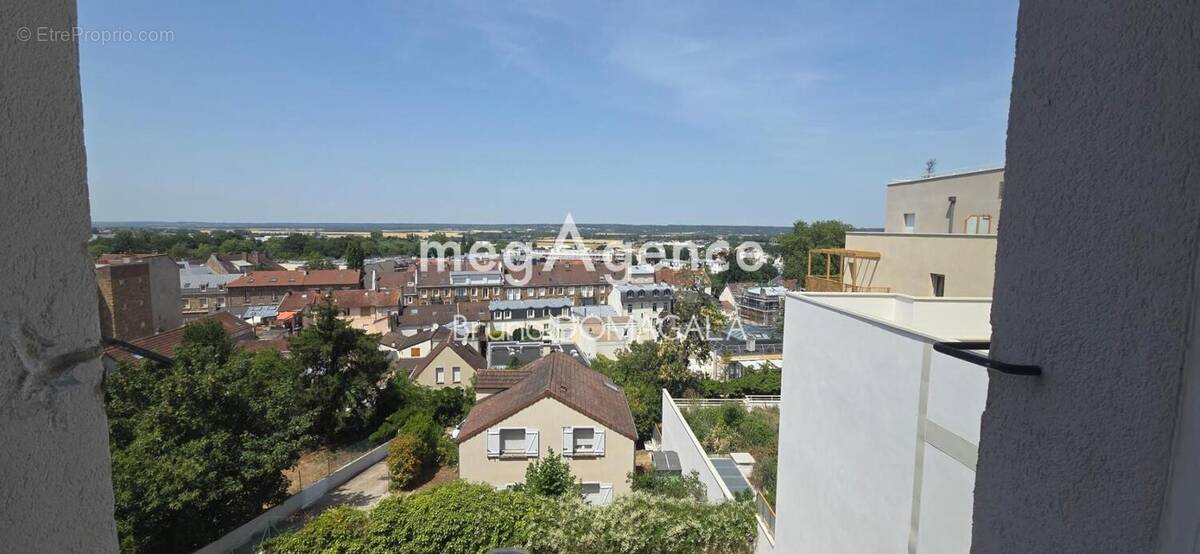 Appartement à SAINT-CYR-L'ECOLE