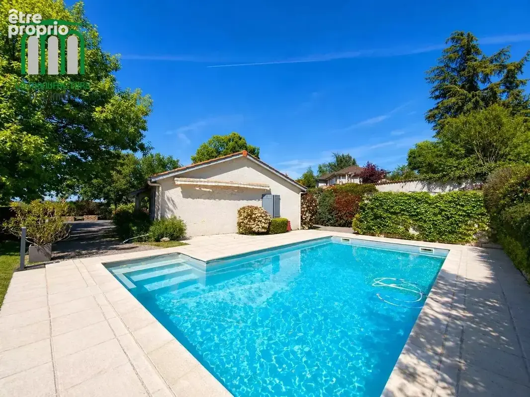 villa de 184m² avec piscine et dépendances / saint-galmier - photo 2
